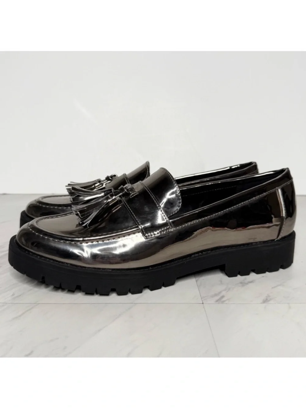 Bandolino Fillup Silver Lug Sole Tassel Loafer 9 1/2 M